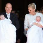 Parents & enfants sont heureux suite à ce baptême