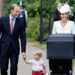 La Famille de Cambridge de Kate, Charlotte, George, William au complet pour la première fois